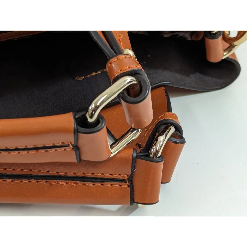 Danier Brown Leather Hobo Bag - Picture 5 of 9